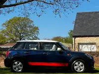 Usado Mini Cooper D Hatch 116 CV (85 kW) 2016 Azul Utilitario