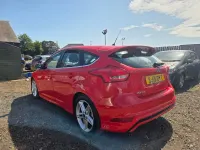 Used Ford Focus Zetec 125 HP (91 kW) 2015 Red Hatchback