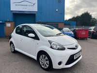 Begagnad Toyota Aygo 68 HK (50 kW) 2013 Vit Halvkombi
