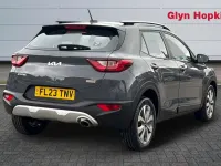 Usado Kia Stonic 99 HP (72 kW) 2023 Cinzento SUV