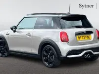 Begagnad Mini Cooper S Classic 176 HK (129 kW) 2023 Grå Halvkombi