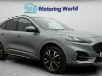 Usado Ford Kuga ST-Line X 225 HP (165 kW) 2023 Prateado SUV