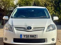 Used Toyota Auris SR 132 HP (97 kW) 2011 White Hatchback