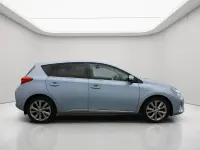 Used Toyota Auris Hybrid 136 HP (100 kW) 2014 Blue Hatchback