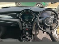 Used Mini Cooper Classic 134 HP (98 kW) 2022 White Hatchback