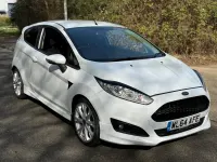 Używany Ford Fiesta Zetec 123 KM (90 kW) 2014 Biały Hatchback