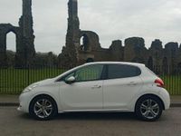 Used Peugeot 208 Allure 92 HP (67 kW) 2014 White Hatchback