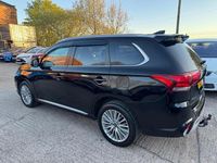 Begagnad Mitsubishi Outlander P-HEV 2019 Svart Kombi