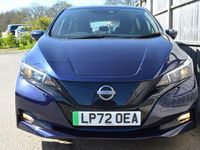 Begagnad Nissan Leaf Acenta 110 kW (150 HK) 2022 Blå Halvkombi