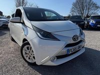 Used Toyota Aygo X-pure 69 HP (50 kW) 2015 White Hatchback