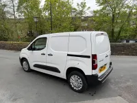 Gebraucht Peugeot Partner Premium 131 PS (96 kW) 2023 Weiß Van / Kleinbus