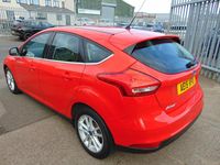 Used Ford Focus Zetec 120 HP (88 kW) 2015 Red Hatchback
