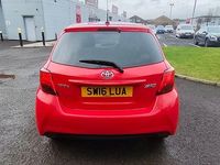 Used Toyota Yaris 99 HP (72 kW) 2016 Red Hatchback