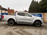 Usado Nissan Navara Tekna 2021 Plateado Pickup/Camioneta