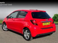 Used Toyota Yaris Hybrid 101 HP (74 kW) 2016 Chilli red Hatchback