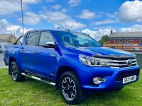 Käytetty Toyota HiLux 150 HP (110 kW) 2017 Sininen Nouto