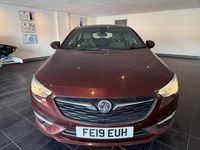 Used Vauxhall Insignia SRi 140 HP (102 kW) 2019 Red Hatchback