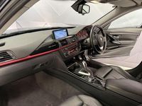 Used BMW 318 Sport Line 143 HP (105 kW) 2015 Blue Estate