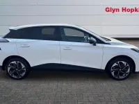 Used MG MG4 EV Trophy 2023 White Hatchback