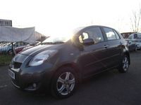 Used Toyota Yaris 99 HP (72 kW) 2010 Grey Hatchback