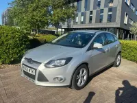 Usado Ford Focus Zetec 115 HP (84 kW) 2013 Prateado Citadino