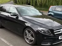 Usado Mercedes E220 AMG line 194 CV (142 kW) 2019 Negro Familiar