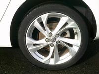 Used Vauxhall Astra SRi 2017 Summit white Hatchback
