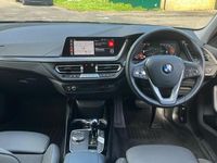 Usado BMW 118 Sport Line 134 HP (98 kW) 2022 Preto Citadino