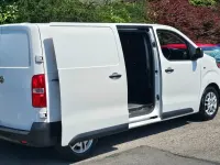 Used Vauxhall Vivaro 100 HP (73 kW) 2019 White MPV
