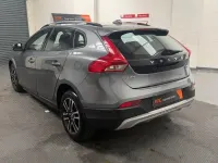 Usado Volvo V40 Plus 120 CV (88 kW) 2017 Gris Utilitario