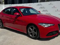 Used Alfa Romeo Giulia Edizione Speciale 180 HP (132 kW) 2017 Red Sedan