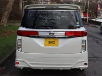 Używany Nissan Elgrand 2010 Biały Minivan