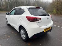 Usado Mazda 2 90 HP (66 kW) 2015 Branco Citadino