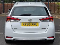 Used Toyota Auris 112 HP (82 kW) 2015 White Estate