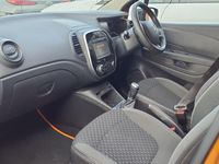 Used Renault Captur Iconic 90 HP (66 kW) 2018 Orange SUV