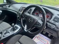 Used Vauxhall Insignia SRi 140 HP (102 kW) 2015 White Hatchback