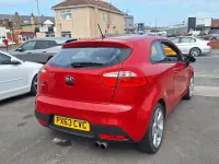 Used Kia Rio 85 HP (62 kW) 2013 Red Hatchback