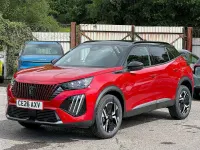 Neu Peugeot 2008 GT 129 PS (94 kW) 2026 Rot SUV