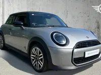 Usado Mini Cooper Hatch 113 kW (154 CV) 2025 Plateado Utilitario