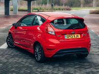 Used Ford Fiesta Zetec 125 HP (91 kW) 2013 Red Hatchback