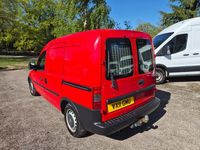 Używany Vauxhall Combo 75 KM (55 kW) 2011 Czerwony Minivan