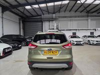 Begagnad Ford Kuga Titanium 150 HK (110 kW) 2014 Grön SUV