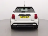 Usado Mini Cooper Classic 134 HP (98 kW) 2024 Branco Citadino