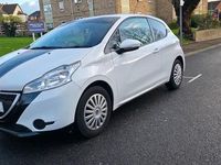 Used Peugeot 208 Access 68 HP (50 kW) 2015 White Hatchback