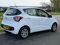 Used Hyundai i10 SE 87 HP (63 kW) 2019 White Hatchback