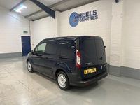 Usado Ford Transit Connect 113 HP (83 kW) 2015 Azul Monovolume