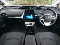 Used Toyota Prius Business Edition 122 HP (89 kW) 2017 Red Hatchback