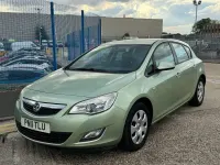 Used Vauxhall Astra 113 HP (83 kW) 2011 Green Hatchback