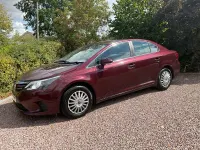 Used Toyota Avensis Active 124 HP (91 kW) 2014 Red Sedan