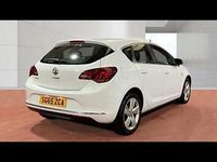 Used Vauxhall Astra SRi 100 HP (73 kW) 2015 White Hatchback